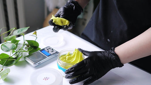 Come scegliere il silicone liquido o in pasta per stampi perfetti